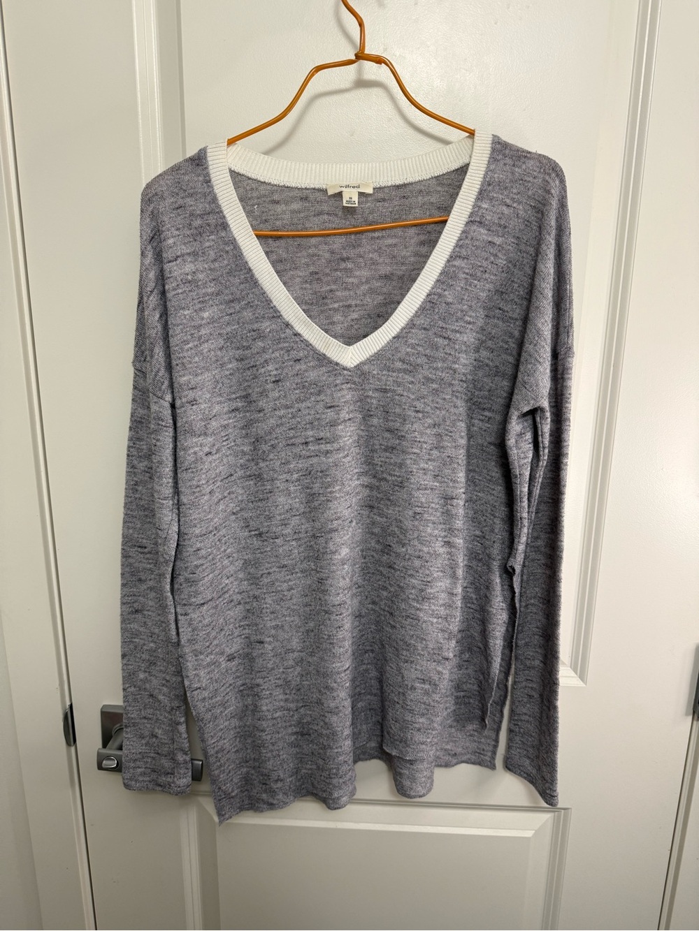 Wilfred Aritzia Gray V-Neck Sweater with White Trim in size XS